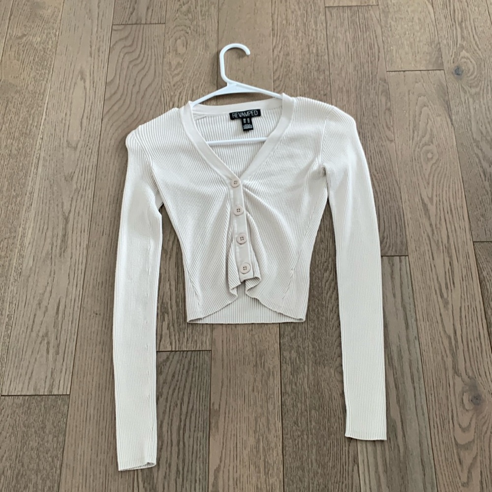 Revamped Crème Tight V-Neck Button Up